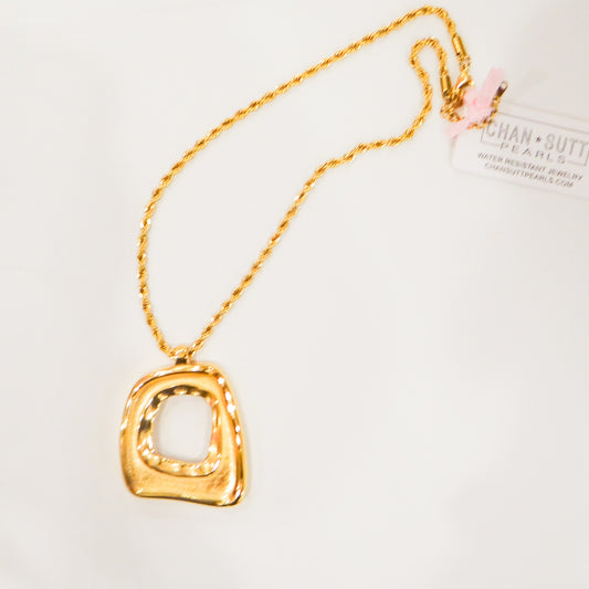 Chan Sutt Pearls - Geometric Bold Gold