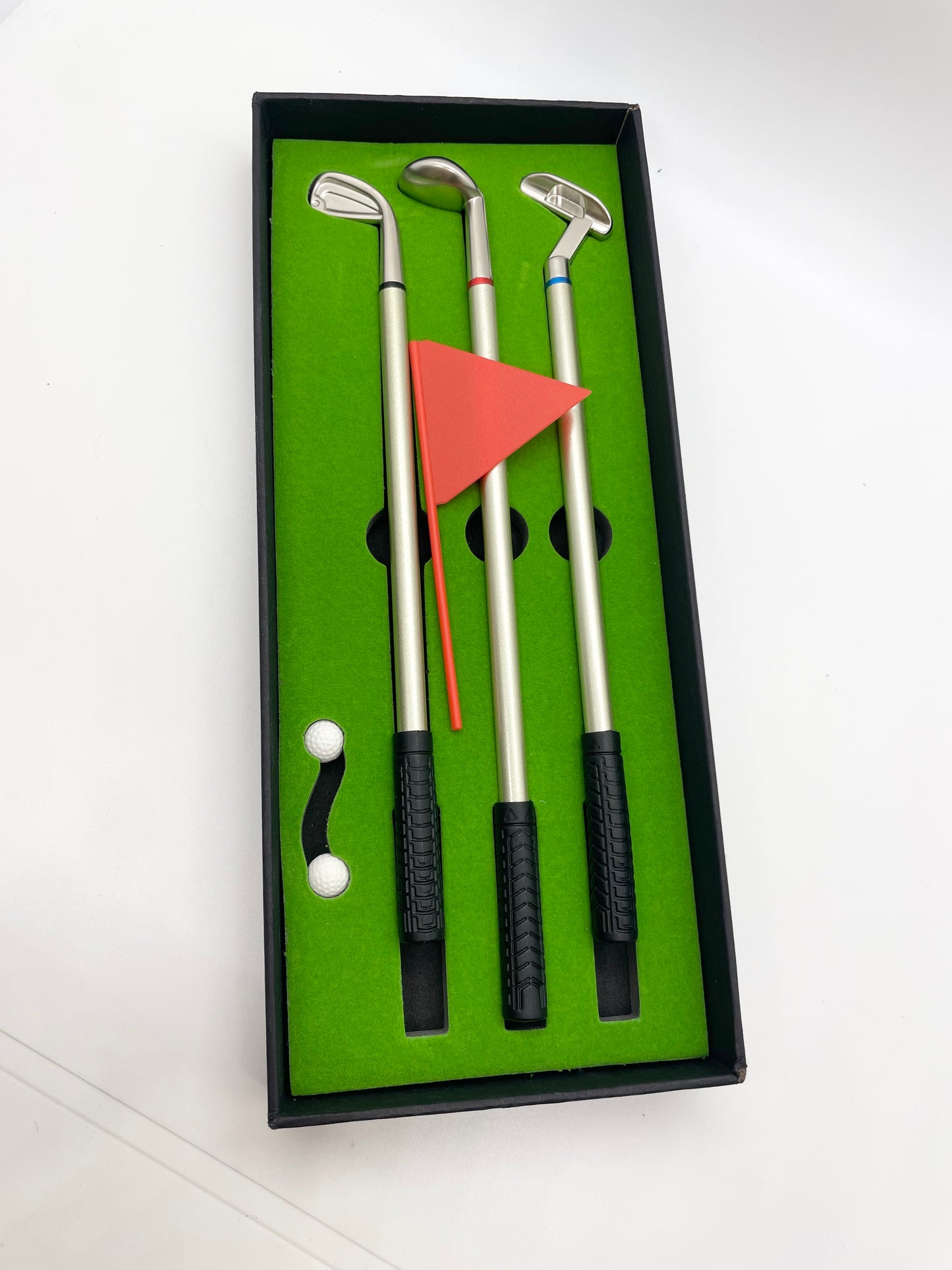 Golf Clubs & Mini Putting Green